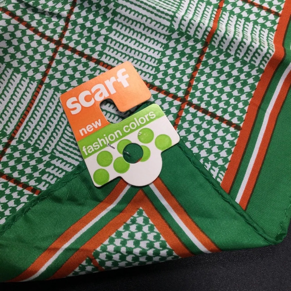Vintage dead stock Unbranded Scarf, Green, 27x27 Inches - Picture 5 of 6